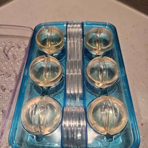 Chill Balls Ice Cubes with Storage Case Barware Wine Ware Reuable Ice Cubes - Picture 2 of 4